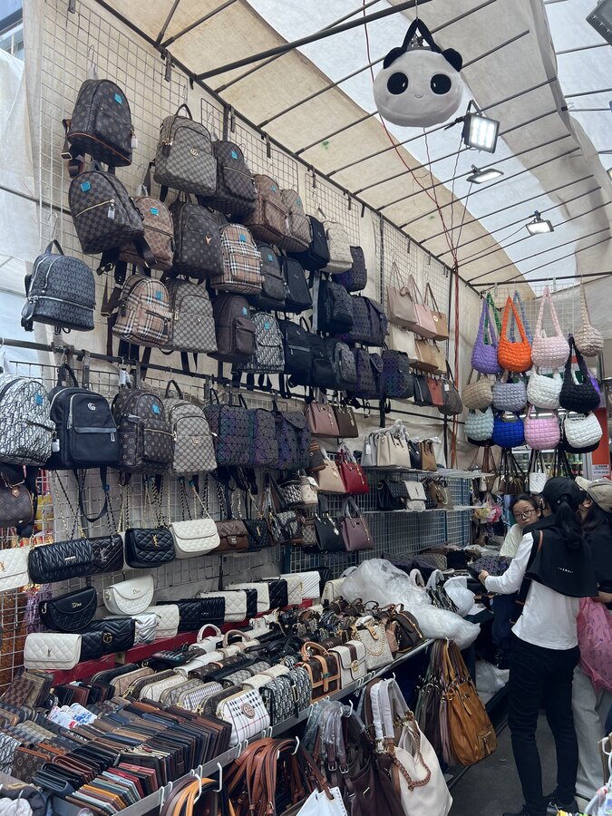 Wares at Ladies Market Hong Kond
