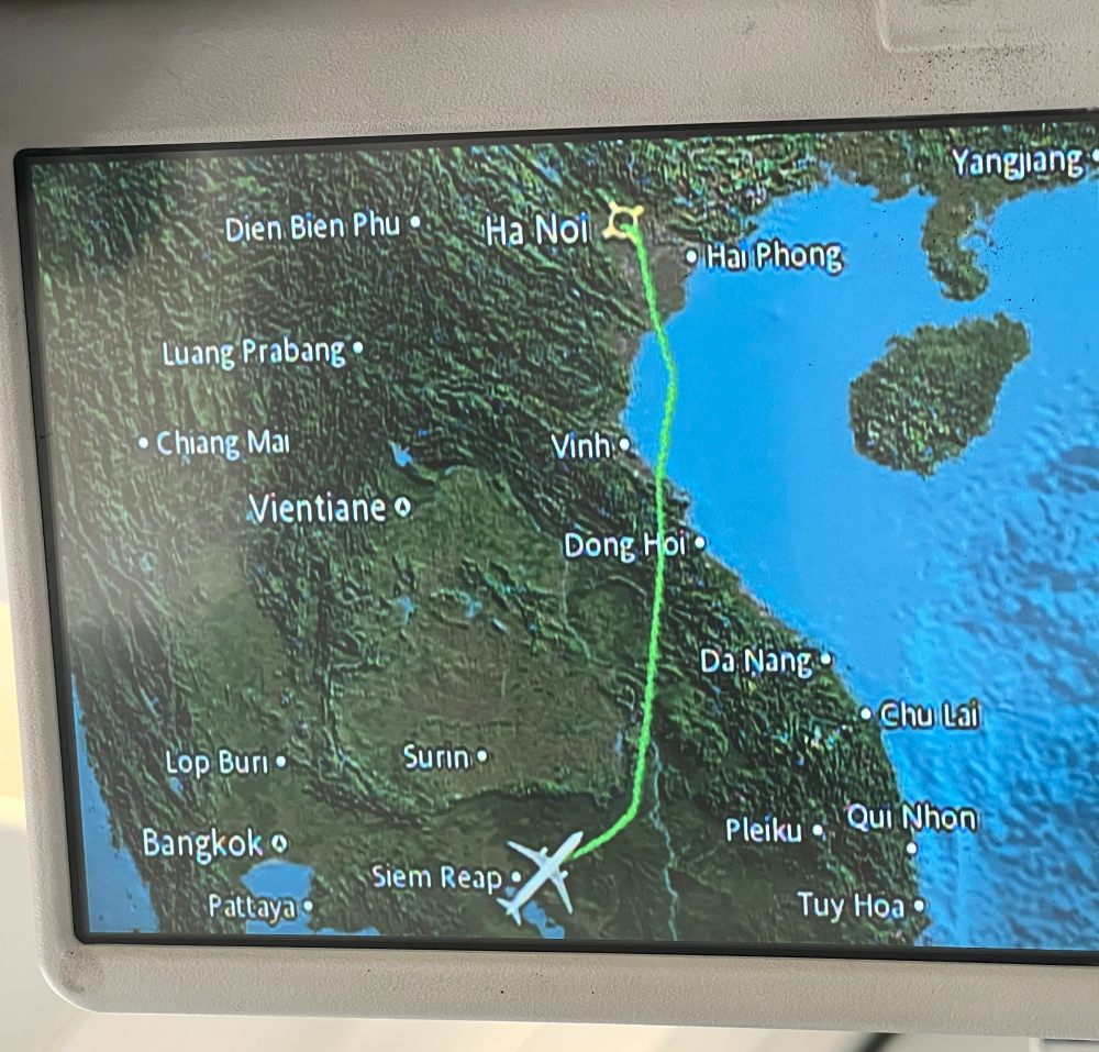 A flight route map from Siem Reap to Ha Noi.