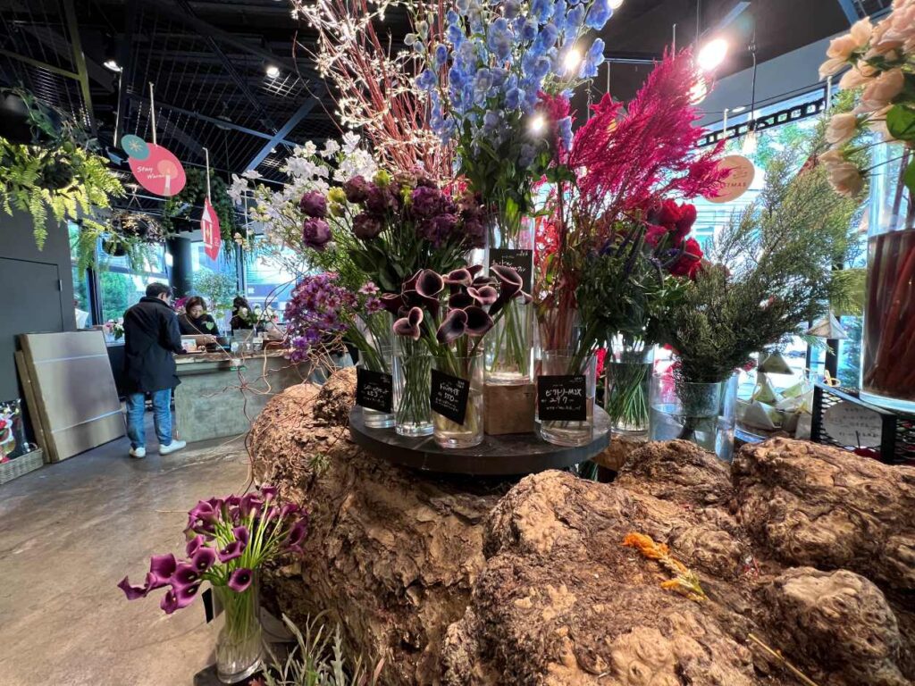 Flower arrangement workshops are frequently conducted at Aoyama Flower Market