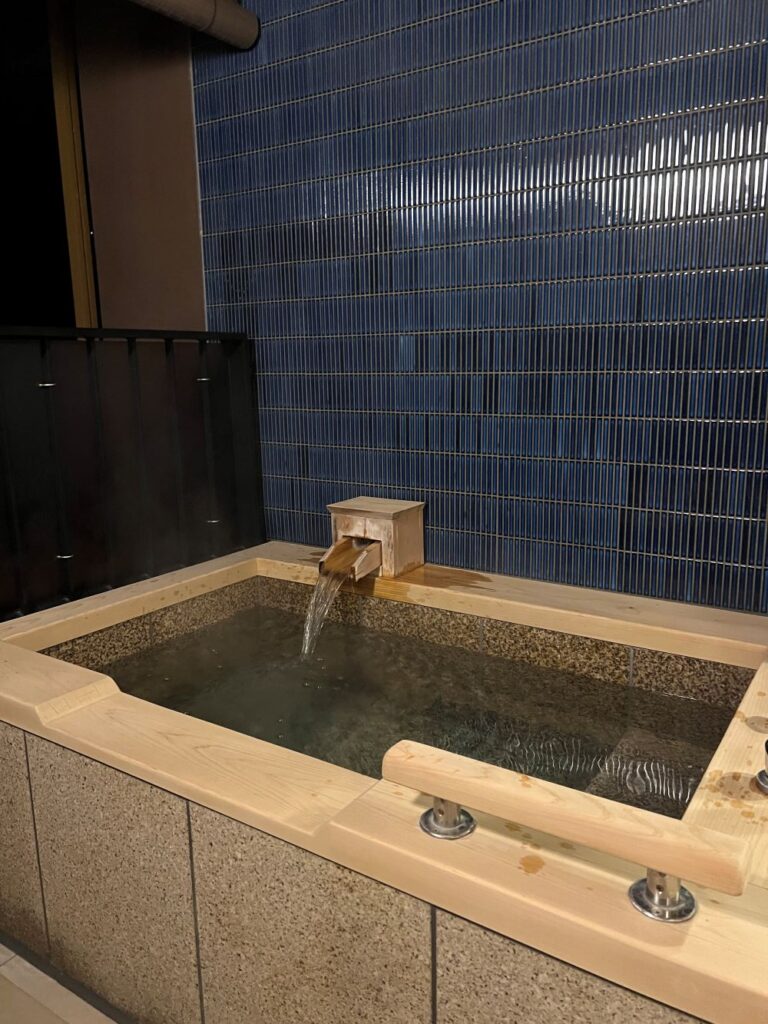 Onsen bath is a must have experience in Hakone for a relaxed vacation.