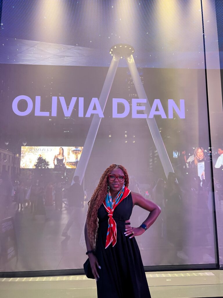 A Nigerian American woman attending a Olivia Dean concert in New York City after living in Japan for 3 years.