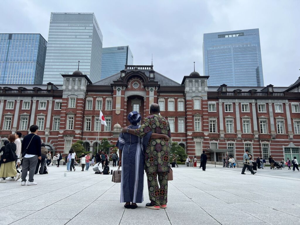 Family visiting a female solo career woman on a work trip in Japan for 3 years.